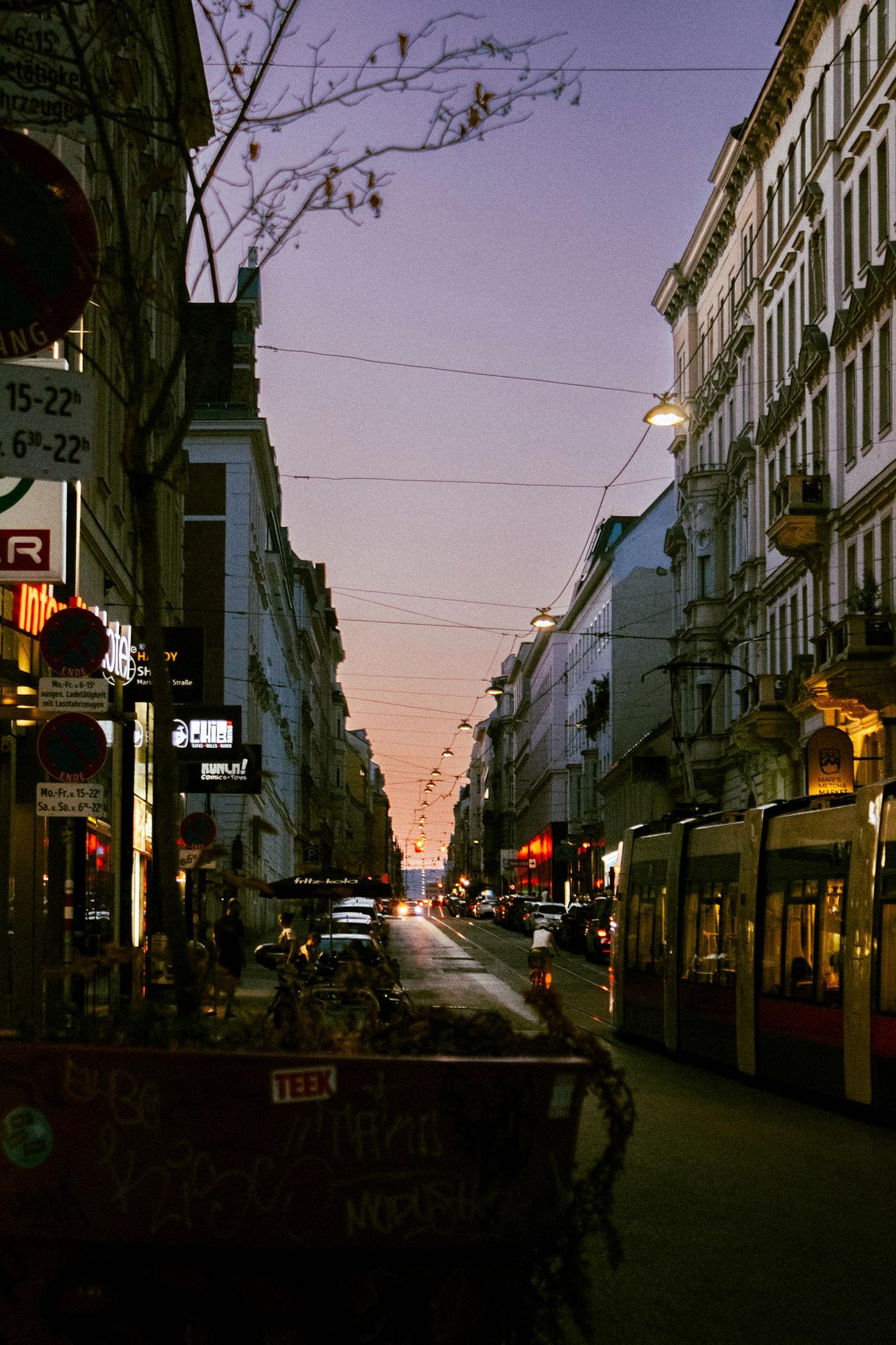 Wien Mariahilfer Straße Dusk